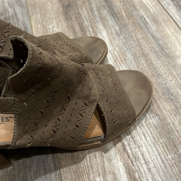 Seychelles Women's Green Brown Bora Faux Suede Chunky Block Heels Sling Back - Picture 2 of 7